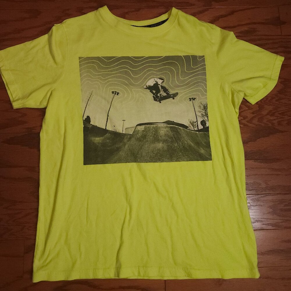 Xersion T-Shirt size XL Skate Graphic Short Sleeve 60% Cotton, 40% polyester